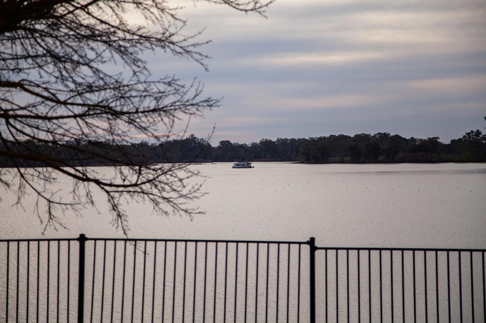 Nagambie Waterfront Motel Esterno foto